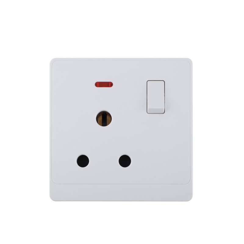 15A SWITCH SOCKET PC WHITE 