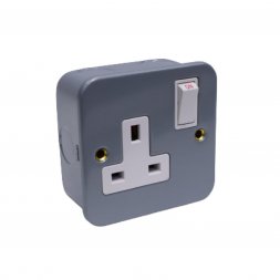 AM405 - 1 Gang Socket Outlet 13A Switched, Single pole