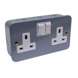 AM406 - 2 Gang Socket Outlet 13A Switched, Single pole